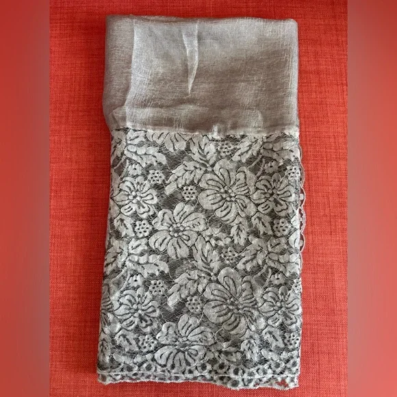 NWT FOULARD BELLA Chic Lace Trim Shawl Grey - Picture 7 of 10